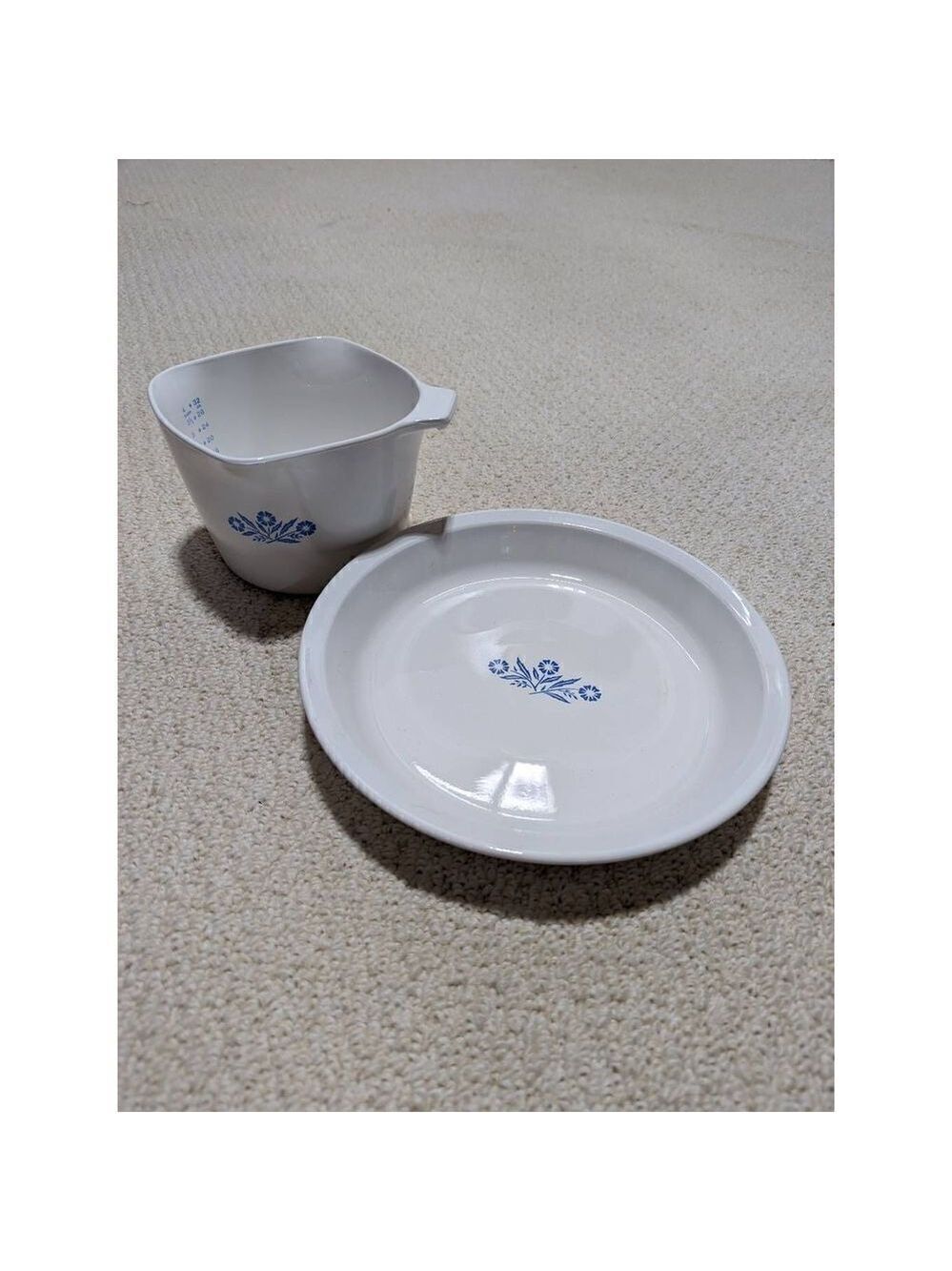 Vintage Corningware bake set. 9 inch pie plate and 1 quart saucemaker